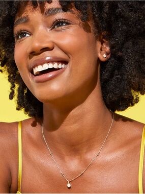 Kendra Scott Nola Gold Pendant Necklace in Iridescent Drusy